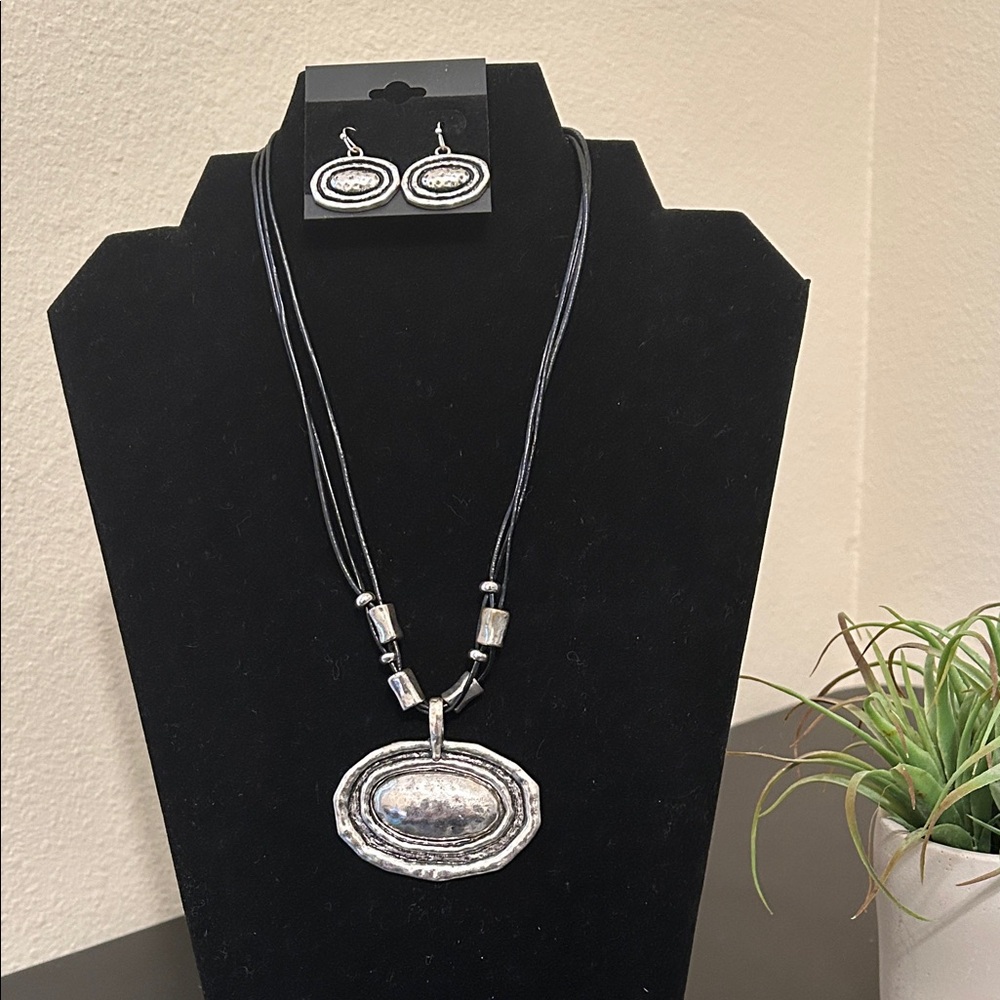 Elegant Silver Pendant Necklace and Earring Set